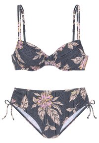 Conjunto de bikini con una base gris oscuro, que presenta patrones florales en rosa y beige. La parte superior tiene tirantes ajustables y la parte inferior tiene lazos laterales.