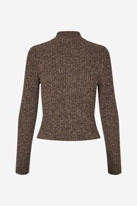 Ruskea resoitu neulepaita, jossa pitkät hihat, korkea kaulus ja vartalonmyötäinen siluetti. Pinta on teksturoitu, mikä lisää visuaalista mielenkiintoa ja lämpöä.