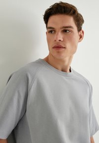 Koton SEAM DETAIL CREW NECK - T-Shirt basic - grey