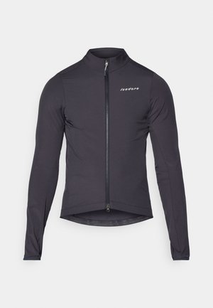 Temno siva kolesarska jakna z dolgimi rokavi, izdelana iz lahkega materiala, z zadrgo spredaj, visoko ovratnikom in rahlo zoženim robom.