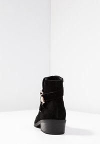 River Island Botines bajos - black