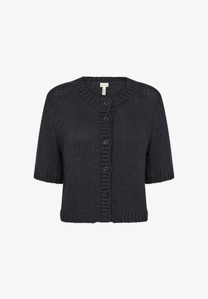 Tumši pelēks īsām piedurknēm karģins, kas izgatavots no teksturētas adītas auduma, ar apaļu kakla izgriezumu un sešām pogām priekšpusē.