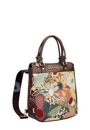 Bolso marrón con estampado floral, doble asa, correa desmontable, adornos en tono dorado y el nombre de la marca Anekke en el frontal.