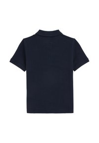 Polo cu mânecă scurtă, de culoare albastru marin, cu guler, fabricat dintr-un material texturat, având un model uniform și o croială standard.