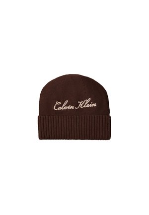 Berretto marrone lavorato a maglia con risvolto e logo "Calvin Klein" ricamato in beige sul davanti.