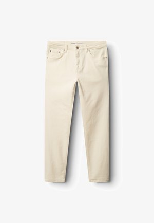 Bézs színű, karcsúsított fazonú farmernadrág pamutból, gombos záródással, öt zsebbel és finom varrási részletekkel. Sima textúra és egyszerű kialakítás.