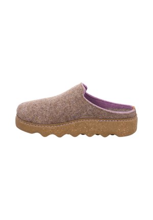 Mocassin en feutre marron avec une doublure intérieure violette, une semelle en liège texturée et une forme ondulée. Présente un détail de couture minimal.
