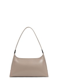 Borsa a tracolla in pelle beige con una texture liscia, corpo ampio e una singola tracolla. Presenta un design minimalista con dettagli in metallo argentato.