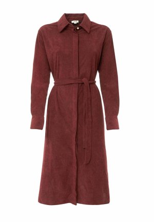 Vestito camicia in velluto a coste color marrone rossiccio con maniche lunghe, bottoni frontali e cintura in vita. Tessuto liscio con colletto classico e polsini risvoltati.