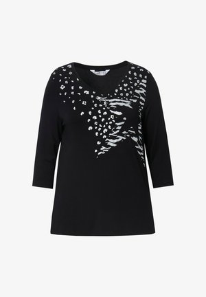 Maglietta nera con scollo a V e maniche a tre quarti, caratterizzata da un motivo astratto in stampa leopardata argentata sul lato sinistro superiore e elementi di design testurizzati.