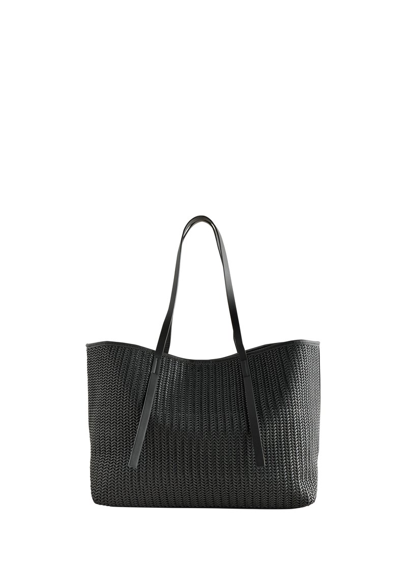 Sac fourre-tout tissé noir avec un design texturé, deux bandes d'épaule plates noires et un grand dessus ouvert pour un accès facile.