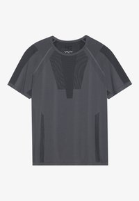 Graues Sport-T-Shirt mit kurzen Ärmeln, ausgestattet mit strukturierten Netzpaneelen und einem runden Ausschnitt, gestaltet für Atmungsaktivität und Komfort.