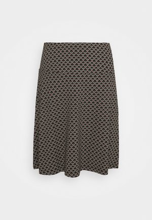 Jupe évasée noire avec un motif géométrique en losanges composé de lignes blanches et rouges sur fond uni.