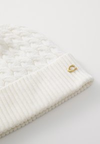 COACH CABLE BEANIE - Čiapka - chalk