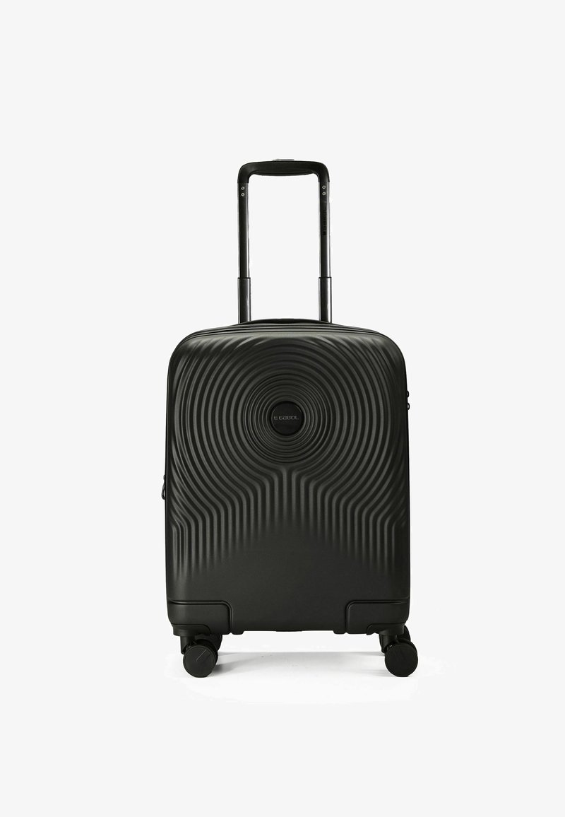 Schwarzer Hartschalenkoffer mit einer wellenförmigen Textur, ausziehbarem Griff und vier Rädern für Mobilität. Mit Reißverschlussverschluss oben.