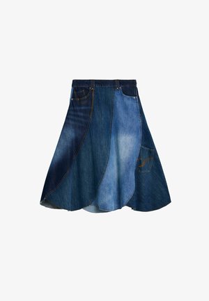 Denimseelik, millel on paanidest koostatud disain erinevates sinistes toonides, lehvikukujuline ja ühe küljetaskuga. Sile tekstuur ja vabaaja stiil.