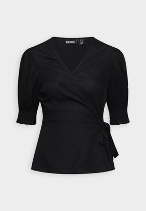 Blouse noire style cache-cœur avec col en V, manches bouffantes mi-longues aux coudes, poignets froncés et détail de nouage sur le côté.