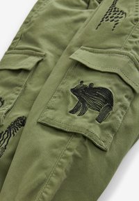 Next STANDARD - Cargo hlače - khaki green animals