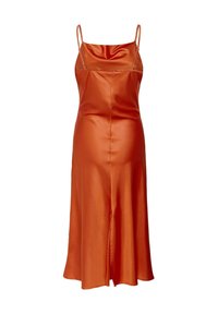 Satin oranje slipdress met dunne schouderbandjes, een gewijde halslijn en een zijsplit. Soepele textuur en vloeiende ontwerp.