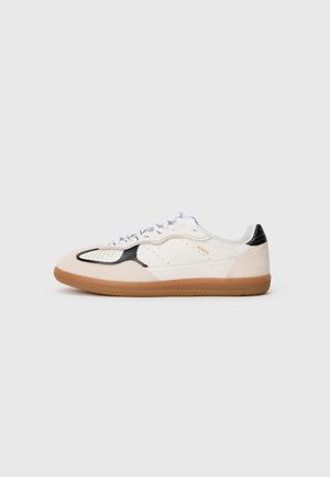 Trainers - white/black