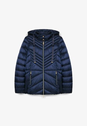 Giacca a vento imbottita blu navy con cappuccio, zip frontale, due tasche con zip e cordoncini, progettata per il freddo.
