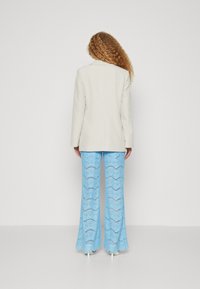 Vero Moda VMMISCHA LOOSE CAPE - Blejzr - silver lining