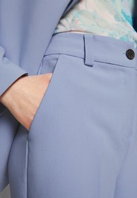 Modström GALE PANTS - Calças - blue heron
