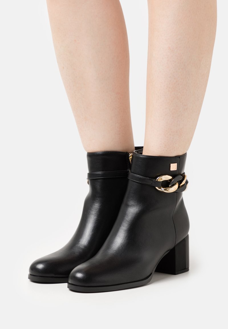 laura biagiotti bottines
