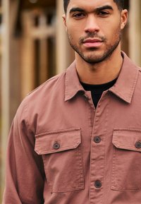 Next REGULAR FIT - Farmerdzseki - clay