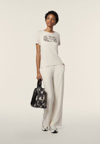 Freddy GAMBA LARGA  - Pantalones - white sand