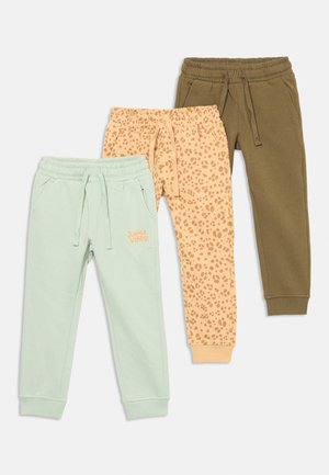 Tris juodmūkių kelnių porų: šviesiai žalia, tan spalvos su leopardų raštu ir alyvuogių žalios. Kiekvienos kelnės turi elastingą juosmenį ir šonines kišenes.