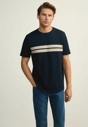 - T-shirt z nadrukiem