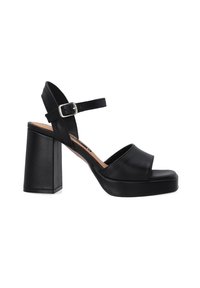 Zwarte leren hoge hak sandalen met een brede voorkantstrap, verstelbare enkelstrap en een chunky vierkante hak. Glad oppervlak en minimalistisch ontwerp.