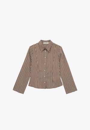 Camicia a maniche lunghe con bottoni e colletto, a righe verticali marroni e bianche, distesa su uno sfondo bianco.