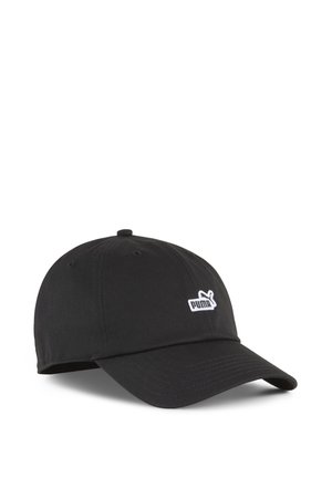 Gorra de béisbol negra hecha de tela, con visera curva y logo de Puma bordado en blanco en la parte frontal. Diseño clásico con correa ajustable.