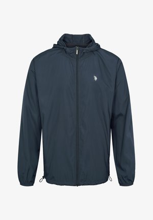 Kapucnis szélálló dzseki sötét kék színben, könnyű nylon anyagból készült, teljes cipzárral, rugalmas mandzsettákkal és egy kis logóval a mellkason.