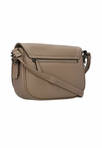 Beige Leder Umhängetasche mit strukturiertem Oberflächen, geschwungener Form, verstellbarem Riemen und einer Reißverschluss-Fronttasche mit weißen Nähakzenten.