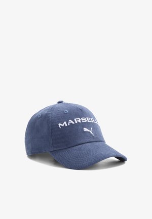 Casquette de baseball en velours côtelé bleu avec texte brodé blanc "MARSEILLE" et logo Puma à l'avant.
