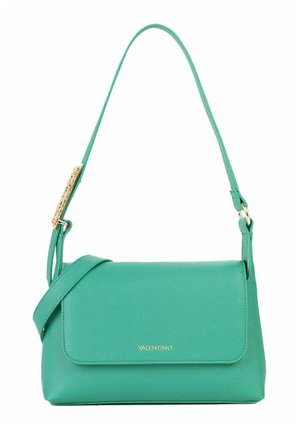 Sac à bandoulière en cuir vert Valentino avec fermeture à rabat et bandoulière réglable ornée d'une boucle en métal doré.