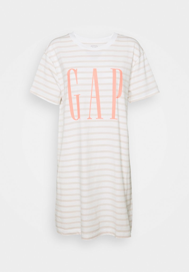 Robe T-shirt rayée blanche et beige à manches courtes avec grand logo rose "GAP" centré sur le devant.