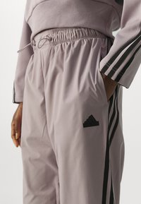 adidas Sportswear Teplákové kalhoty - preloved fig/black