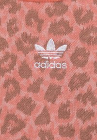 adidas Originals ANIMAL ALLOVER - Tracksuit - mauve/multi-coloured/white