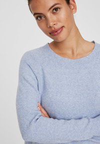 Vero Moda VMDOFFY O-NECK NOOS - Camisola - blue ice/melange