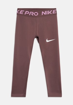 Καφέ κολάν Nike Pro με ροζ branded μέση και λευκό λογότυπο Nike swoosh στο πάνω αριστερό μηρό.