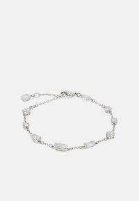 Bracciale in argento con gemme rettangolari trasparenti e rotonde alternate, montate su anelli metallici e chiusura a moschettone.