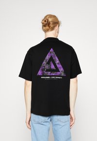 Jack & Jones TRIANGLE  CREW NECK  - T-shirts med print - black