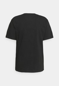 Černé bavlněné tričko s krátkými rukávy, klasickým kulatým výstřihem a hladkou texturou. Má jednoduchý design bez ozdob.