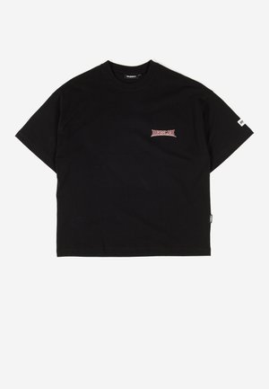 T-shirt en coton noir avec un col rond, des manches courtes et un petit logo rouge "Wasted" sur la poitrine gauche. Sans motifs ni accents.