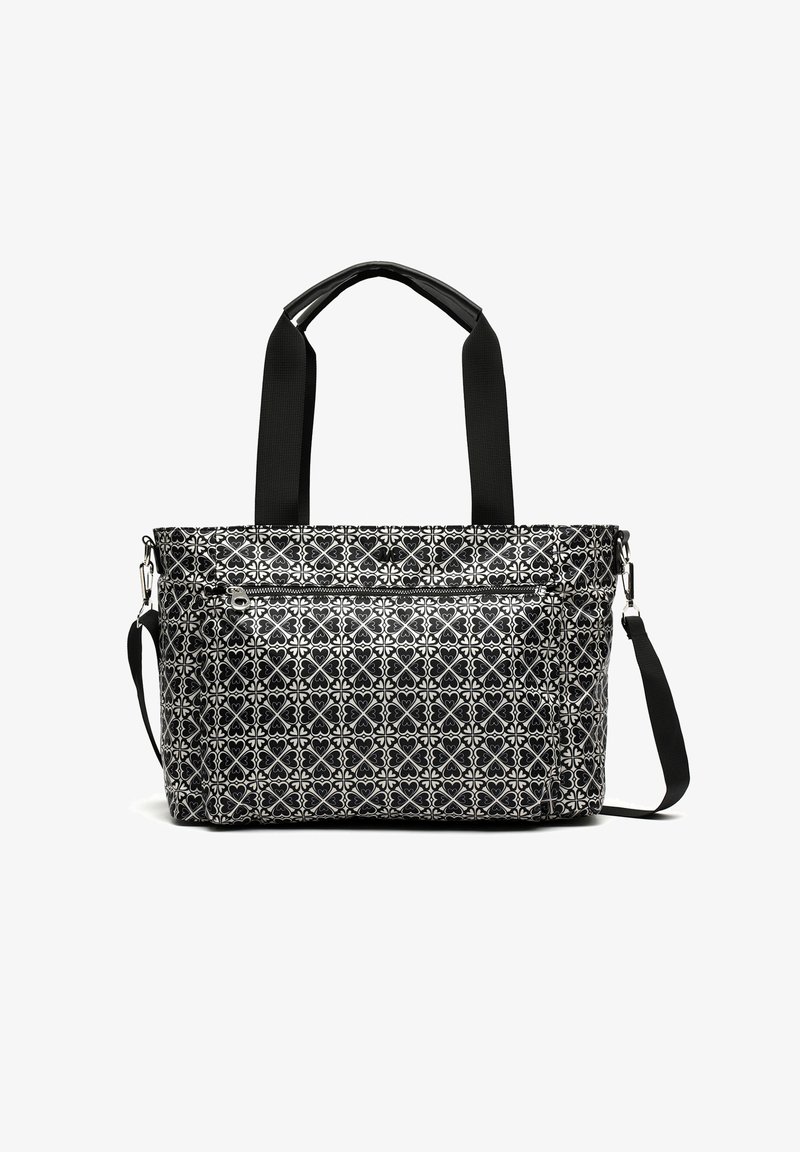 Taška přes rameno s černobílým vzorem vyrobená z pevného materiálu, s dvojitými uchy a odnímatelným popruhem na rameno. Obsahuje přední kapsu na zip.