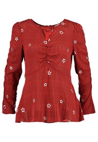 Rød- og sortstribet bluse med lange ærmer, der har stjerne mønstre og en samlet halsudskæring for ekstra tekstur og detaljer.